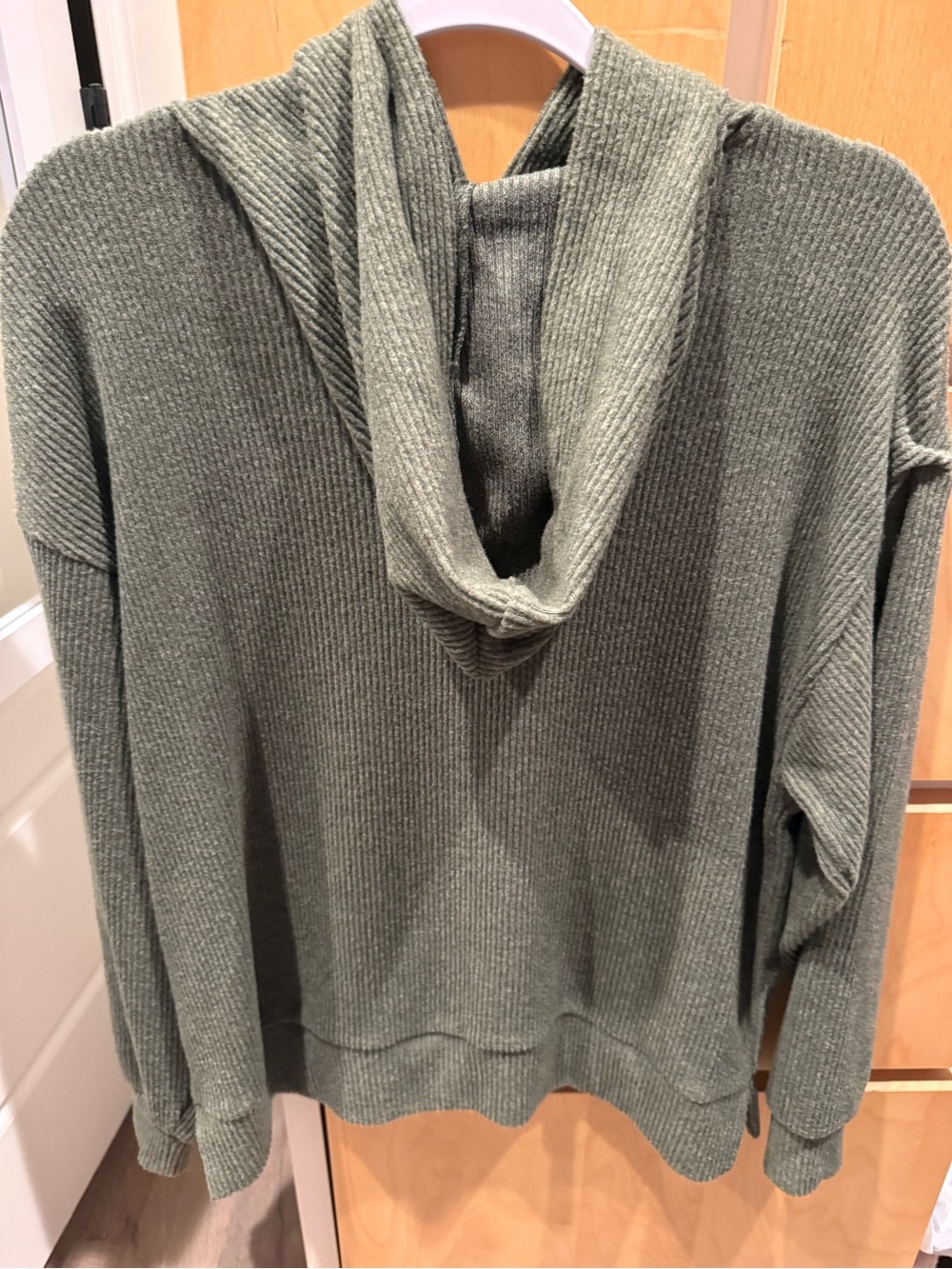 Olive Ribbed hooded sweater - Picture 2 of 3